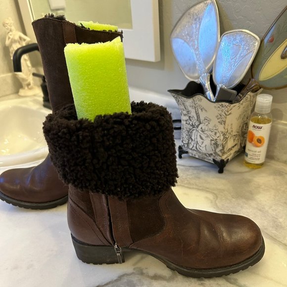UGG, BROWN LEATHER & LAMBS WOOL SUEDE BOOTS SIZE 8 - Picture 2 of 6